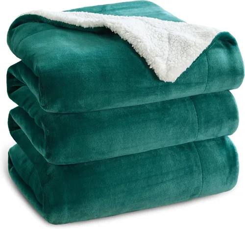 Miniatura 32 de Bedsure GentleSoft - Manta de forro polar Sherpa para sofá, manta de Navidad gruesa y cálida para invierno, manta de felpa suave y esponjosa como