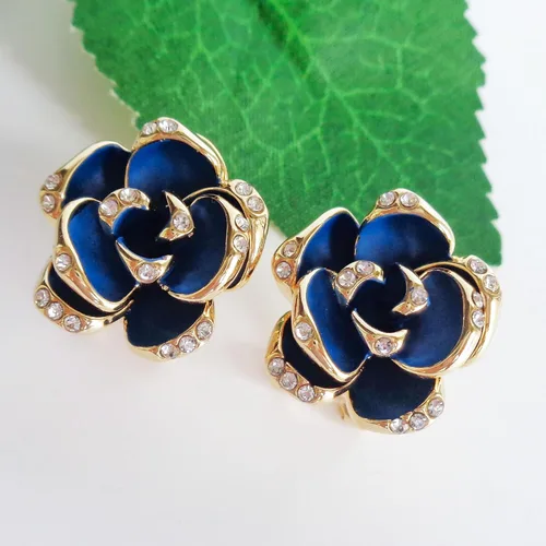 Miniatura 5 de Navachi Pendientes de clip de cristal blanco esmaltado de rosa de 18 quilates chapado en oro