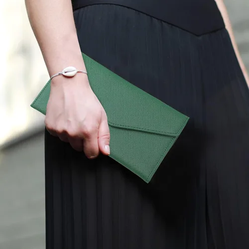 Miniatura 4 de Combo de tarjetero para pasaporte y vacuna, cartera de viaje para mujer con bloqueo RFID con ranura para tarjeta de vacuna, funda de mano