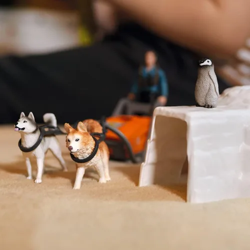 Miniatura 2 de schleich Wild Life - Juego de 19 piezas de expedición antártica con figuras de guardabosques, perros Husky y pingüinos - Juego de safari de nieve