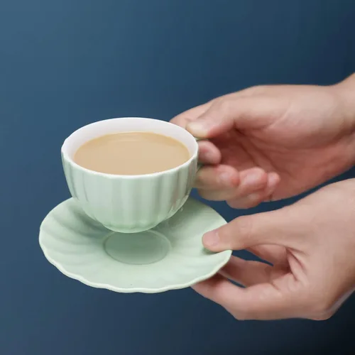 Miniatura 4 de amhomel Juego de 6 tazas de café y platillos de porcelana, tazas de capuchino de 4 onzas, colores fríos surtidos