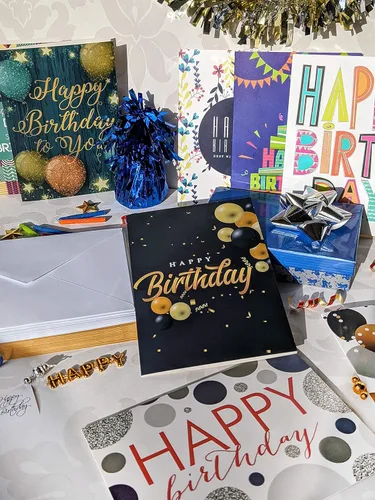 Miniatura 9 de Surtido de 50 tarjetas de feliz cumpleaños únicas grandes de 5 x 7 pulgadas con 25 sobres blancos y 25 marrones, calcomanías y felicitación genérica