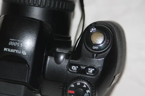 Miniatura 4 de FujiFilm FinePix S5000 Cámara digital de 3.1MP con zoom óptico de 10x (descontinuada por el fabricante)