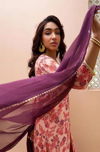 Miniatura 5 de Janasya Conjunto Kurta Embellecido con estampado floral digital rosa Georgette para mujer