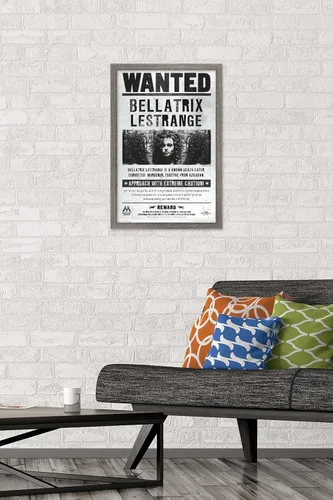 Miniatura 2 de Trends International El mundo mágico: Harry Potter - Póster de Bellatrix Wanted, 14.725" x 22.375", versión con marco de madera tipo granero