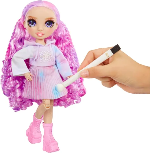 Miniatura 4 de Muñeca de moda DIY de Rainbow High con acuarelas y creaciones a partir de colores lavables + kit de teñido anudado, ojos morados, cabello rizado