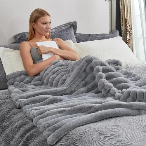 Miniatura 51 de Cozy Bliss Manta de Tiro de Piel Sintética para Sofá, Manta de Felpa Acogedora y Cálida a Rayas para Sofá Dormitorio Sala de Estar, 50 x 60 Pulgadas