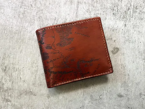 Miniatura 8 de Billetera vintage hecha a mano para hombre – Cuero auténtico plegable con grabado de mapa, regalo personalizable, Castaño, medio, Billetera plegable