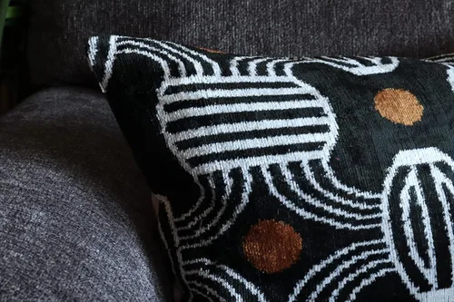 Miniatura 8 de CANVELLO -Exquisita almohada de plumón/cojín: almohadas de plumas elegancia y arte Almohadas icónicas con diseño Ikat Seda de terciopelo suave