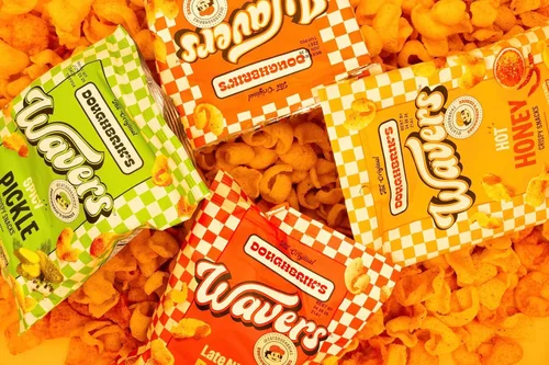 Miniatura 7 de WAVERS by Doughbrik's Snacks, Sabor Extra Queso Bolsa de 4.5 oz, Textura Crujiente y Crocante Aperitivo Perfecto para Cualquier Momento Hecho