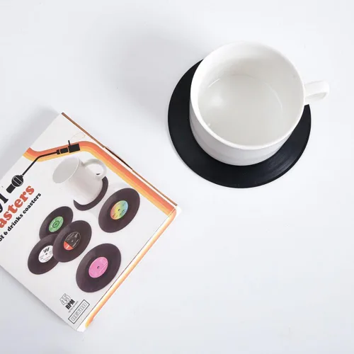 Miniatura 2 de Posavasos retro negro para bebidas con CD y discos resistentes al calor, antideslizantes, accesorios de oficina en casa, regalos (1 unidad, al azar)