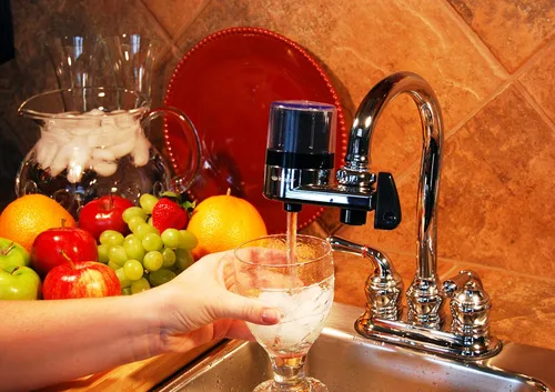 Miniatura 2 de Instapure F2 Essentials (F2C, TAP-ESS-SYS-CT-A1, F2BCT3P-1ES) Sistema de filtración de agua de grifo, cromado con tapa transparente