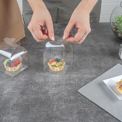 Miniatura 6 de Restaurantware - Cajas de recuerdo de boda de 2.8 x 2.4 pulgadas, 100 cajas de dulces transparentes con parte superior de trébol. Para bodas, baby