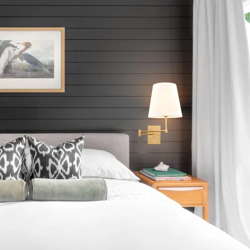 Miniatura 6 de HYDELITE Lámpara de pared dorada con brazo oscilante, apliques de pared de latón con pantalla de lino, accesorios de pared enchufables o cableados