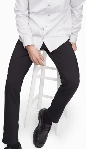 Miniatura 4 de Calvin Klein Move 365 Stretch Slim Fit - Pantalón tejido resistente a las arrugas para hombre