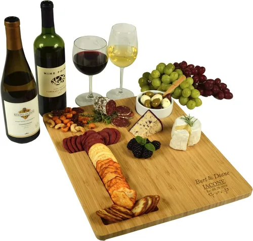 Miniatura 16 de Picnic at Ascot Tablero de queso/embutidos de bambú personalizado personalizado con un surco fresado en forma de letra para galletas – Incluye salsa
