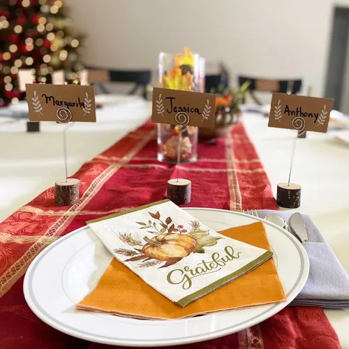Miniatura 5 de 30 unidades de soportes de madera rústica para tarjetas de lugar con alambre de remolino, soporte de madera con corteza para notas de memo, soporte