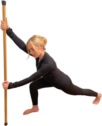 Palo de Yoga de Bambú Natural (5 pies): Barra de Estiramiento con Extremos de Goma Súper Resistentes - Palo de Ejercicio Versátil y Barra de Yoga