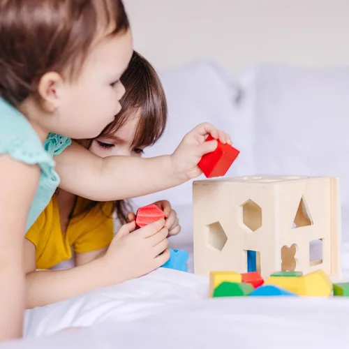 Miniatura 8 de Melissa & Doug Cubos de formas de Clasificación Clásico Juguete de Madera, Juguete de Desarrollo, Forma Fácil de Agarre, Construcción de Madera