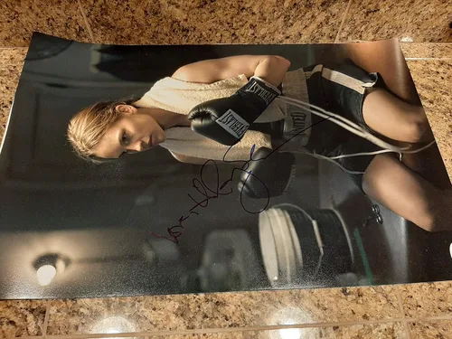 Miniatura 3 de * HILLARY SWANK * clásico firmado Eastwood "Million Dollar Baby" 12x18" foto - PSA/DNA