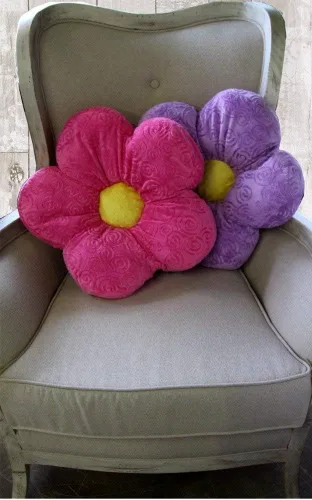 Miniatura 5 de Snuggle Stuffs Almohada de 15" Minky Flower Lavender Lavanda