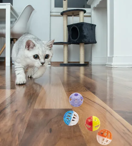 Miniatura 5 de Fashion's Talk Paquete de Valor de 12 Piezas Juguetes de Pelotas de Plástico para Gatos Pelotas de Celosía con Cascabel Sonajero Juguete de Gatito