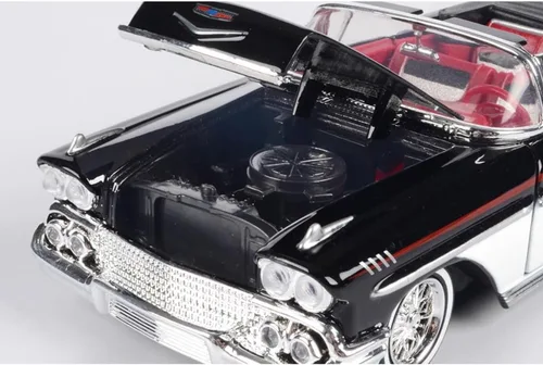 Miniatura 8 de Motormax 79025 modelo convertible modelo modelo 1/24 de Chevy Impala 1958 en blanco y negro con interior rojo Get Low Series 1/24 para adultos unisex