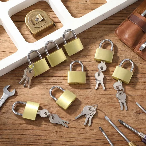 Miniatura 47 de Yaocom 24 piezas de candado con llave de latón sólido, pequeño candado amarillo para gimnasio, candado fuerte con la misma llave para equipaje