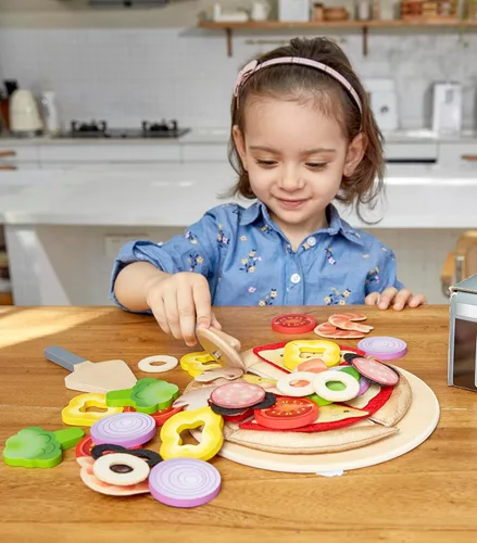 Miniatura 5 de Hape Juego de madera de pizza perfecto para cocina de niños, horno de pizza 2 en 1 y caja de entrega, 29 piezas de juego de simulación para niños