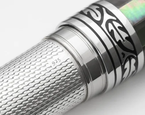 Miniatura 4 de Xezo Bolígrafo Maestro, punta media. Plata de ley 925 maciza y nácar negro con chapado en platino puro. Hecho a mano, edición limitada, serializado.