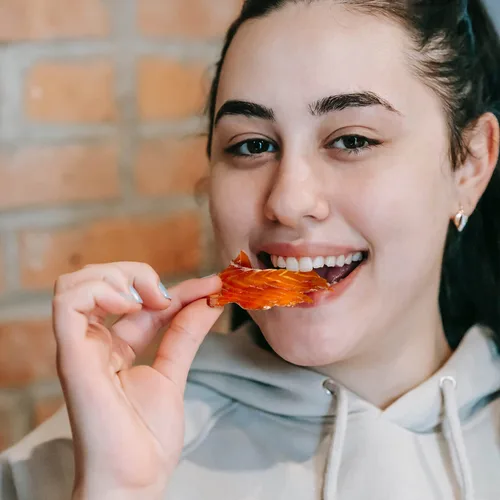 Miniatura 8 de Kaimana Jerky Ahi - Paquete de muestra de atún y salmón - Cecina de pescado totalmente natural y capturada en la naturaleza. Fabricado en Estados
