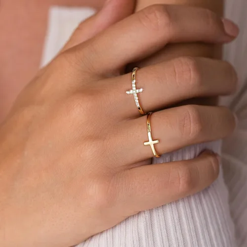 Miniatura 3 de Foxgirl Anillos de cruz de oro para mujeres y niñas, juego de anillos apilables chapados en oro de 14 quilates, anillos de dedo de cruz fina