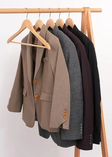 Miniatura 6 de Paquete de 10 perchas de madera antideslizantes con gancho giratorio de 360° y muescas, perchas sólidas y delgadas para camisa, traje, chaqueta