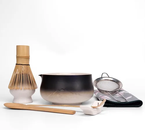 Joyscale Juego de batidor de matcha, juego de batidor y cuenco, juego de 8 piezas de juego de matcha (diseño de montañas distantes), 18 onzas, juego