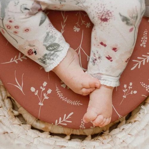 Miniatura 8 de Gllquen Baby Paquete de 4 sábanas de moisés, transpirable y acogedora, sábana bajera elástica para cuna de viaje, patrón floral de moda, sábanas