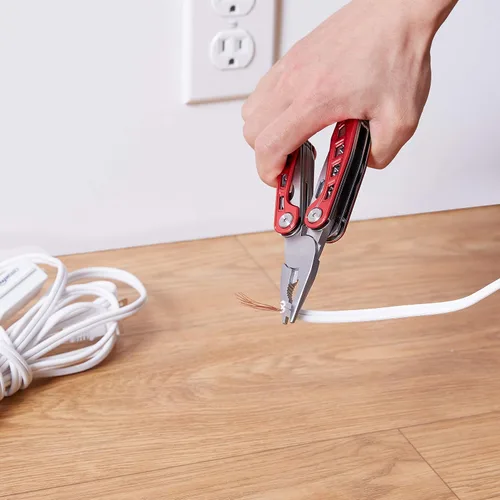 Miniatura 8 de Amazon Basics Multiherramienta de acero inoxidable 8 en 1 con seguro de bloqueo y funda de nailon, rojo