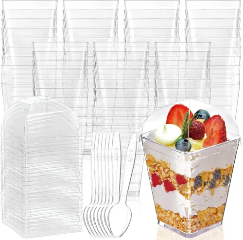 Hiasobre Paquete de 100 vasos de postre de plástico transparente de 5 onzas con tapas y cucharas, tazas cuadradas reutilizables para aperitivos de