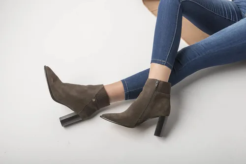 Miniatura 6 de JATAREA Botines y botas de cuero para mujer