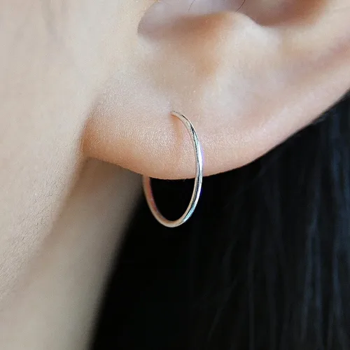 Miniatura 75 de Small Gold or Sterling Silver Huggie Hoop Earrings for Women Cartilage Nose Helix Tragus