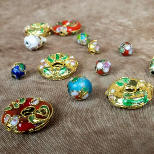 Miniatura 4 de Expo International Cuentas clásicas de Cloisonne pintadas a mano, suministros versátiles para hacer joyas, cuentas vibrantes, paquete económico