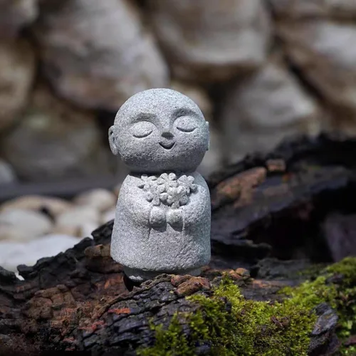 Miniatura 6 de livelyfish Estatua de monje japonés de 3 piezas de estatuas de buda de piedra arenisca zen rezando, esculturas asiáticas de jardín para buena
