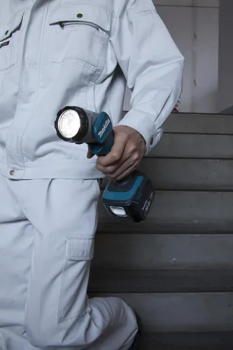 Miniatura 8 de Makita Linterna L.E.D. inalámbrica de iones de litio DML802 18V LXT con herramienta desnuda