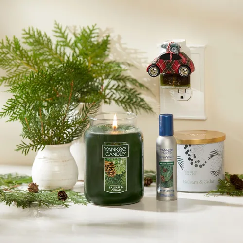 Miniatura 2 de Yankee Candle Spray concentrado para habitación, aroma de bálsamo y cedro, ambientador instantáneo para el hogar con fragancia de bosque fresco