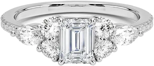 Anillo de compromiso de diamantes creados en laboratorio con marquesa lateral y diamantes redondos de laboratorio de corte excelente esmeralda