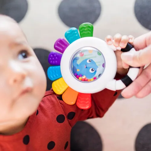 Miniatura 7 de Baby Einstein Outstanding Opus The Octopus - Sonajero sensorial y mordedor, juguete multiusos, sin BPA y refrigerable, 3 meses en adelante, Sonajero