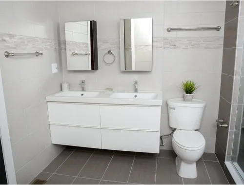 Miniatura 5 de Amazon Basics Juego de accesorios de baño AB-BR817-SN de níquel satinado de 5 piezas, paquete variado