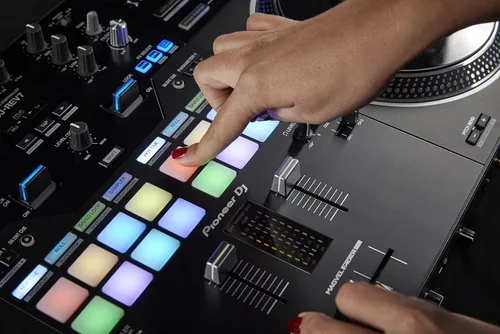 Miniatura 8 de Pioneer DJ DDJ-REV7 Controlador de DJ Serato de 2 decks