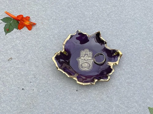 Miniatura 3 de Purple and Gold Hamsa Hand Ring Dish, Handmade Jewelry Holder, Gift for Mom, Daughter, Sister, Bride, Grandmother, Girlfriend, Wife -Stock Photo