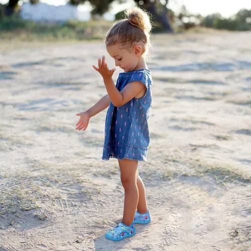 Miniatura 7 de FANTURE Zapatos de agua para niños y niñas, lindas sandalias acuáticas, playa, piscina, parque acuático, tenis acuáticos, para niños pequeños