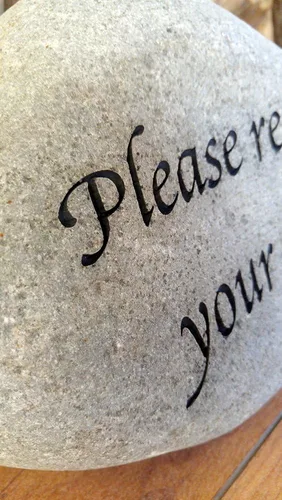 Miniatura 3 de Letrero de piedra grabada con texto en inglés "Please remove your shoes ", inspirador arenado, ideas de regalo únicas y hermosas, rocas naturales